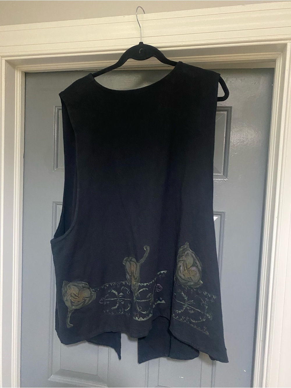 Blue Fish Vintage Sleeveless Black Floral-Print Layered Top with Wooden Buttons - Picture 2 of 5